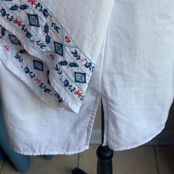 NWOT CHICO’S Cotton Embroidered Tunic Sz0 = 4-6  LOOKS BIGGER! - Picture 5 of 8